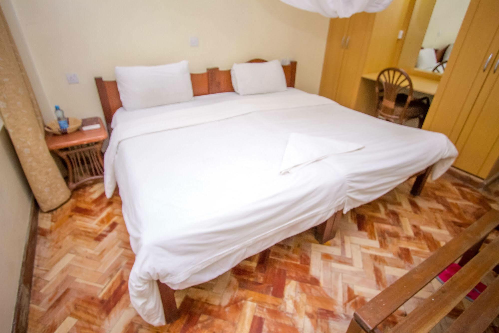 נקורו Viena Bustani Hotel מראה חיצוני תמונה